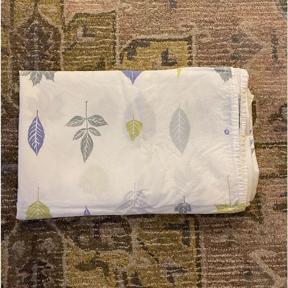 Simple Leaf Pattern Flat Top Bed Sheet - Picture 4 of 6